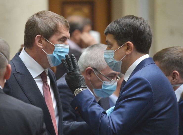 Пленарне засідання Верховної Ради України.

Голова Верховної Ради України Дмитро Разумков відкрив ранкове засідання. 
Дмитро Разумков нагадав, що впродовж півтора тижня пішли з життя народний депутат шістьох скликань Анатолій Матвієнко, народний депутат дев’ятого скликання Валерій Давиденко і учора не стало видатного українського композитора Мирослава Скорика. 
Народні депутати хвилиною мовчання вшанували їх пам’ять.

Прийнято Закон 