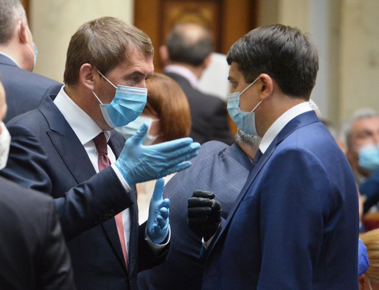 Пленарне засідання Верховної Ради України.

Голова Верховної Ради України Дмитро Разумков відкрив ранкове засідання. 
Дмитро Разумков нагадав, що впродовж півтора тижня пішли з життя народний депутат шістьох скликань Анатолій Матвієнко, народний депутат дев’ятого скликання Валерій Давиденко і учора не стало видатного українського композитора Мирослава Скорика. 
Народні депутати хвилиною мовчання вшанували їх пам’ять.

Прийнято Закон 