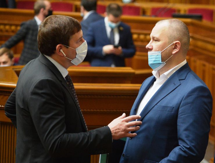 Пленарне засідання Верховної Ради України.

Голова Верховної Ради України Дмитро Разумков відкрив ранкове засідання. 
Дмитро Разумков нагадав, що впродовж півтора тижня пішли з життя народний депутат шістьох скликань Анатолій Матвієнко, народний депутат дев’ятого скликання Валерій Давиденко і учора не стало видатного українського композитора Мирослава Скорика. 
Народні депутати хвилиною мовчання вшанували їх пам’ять.

Прийнято Закон 