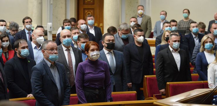 Пленарне засідання Верховної Ради України.

Голова Верховної Ради України Дмитро Разумков відкрив ранкове засідання. 
Дмитро Разумков нагадав, що впродовж півтора тижня пішли з життя народний депутат шістьох скликань Анатолій Матвієнко, народний депутат дев’ятого скликання Валерій Давиденко і учора не стало видатного українського композитора Мирослава Скорика. 
Народні депутати хвилиною мовчання вшанували їх пам’ять.

Прийнято Закон 