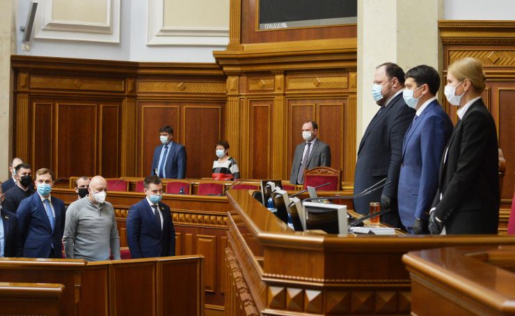 Пленарне засідання Верховної Ради України.

Голова Верховної Ради України Дмитро Разумков відкрив ранкове засідання. 
Дмитро Разумков нагадав, що впродовж півтора тижня пішли з життя народний депутат шістьох скликань Анатолій Матвієнко, народний депутат дев’ятого скликання Валерій Давиденко і учора не стало видатного українського композитора Мирослава Скорика. 
Народні депутати хвилиною мовчання вшанували їх пам’ять.

Прийнято Закон 