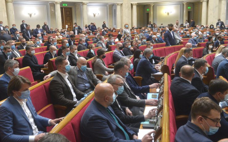Пленарне засідання Верховної Ради України.

Голова Верховної Ради України Дмитро Разумков відкрив ранкове засідання. 
Дмитро Разумков нагадав, що впродовж півтора тижня пішли з життя народний депутат шістьох скликань Анатолій Матвієнко, народний депутат дев’ятого скликання Валерій Давиденко і учора не стало видатного українського композитора Мирослава Скорика. 
Народні депутати хвилиною мовчання вшанували їх пам’ять.

Прийнято Закон 