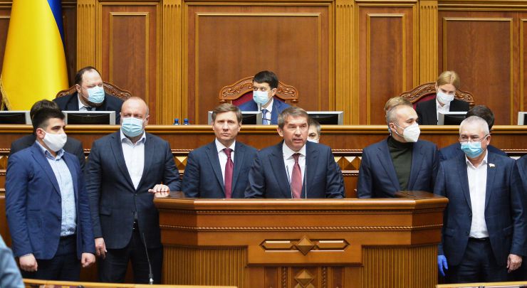 Пленарне засідання Верховної Ради України.

Голова Верховної Ради України Дмитро Разумков відкрив ранкове засідання. 
Дмитро Разумков нагадав, що впродовж півтора тижня пішли з життя народний депутат шістьох скликань Анатолій Матвієнко, народний депутат дев’ятого скликання Валерій Давиденко і учора не стало видатного українського композитора Мирослава Скорика. 
Народні депутати хвилиною мовчання вшанували їх пам’ять.

Прийнято Закон 
