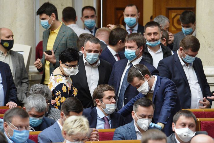 Пленарне засідання Верховної Ради України.

Голова Верховної Ради України Дмитро Разумков відкрив ранкове засідання. 
Дмитро Разумков нагадав, що впродовж півтора тижня пішли з життя народний депутат шістьох скликань Анатолій Матвієнко, народний депутат дев’ятого скликання Валерій Давиденко і учора не стало видатного українського композитора Мирослава Скорика. 
Народні депутати хвилиною мовчання вшанували їх пам’ять.

Прийнято Закон 