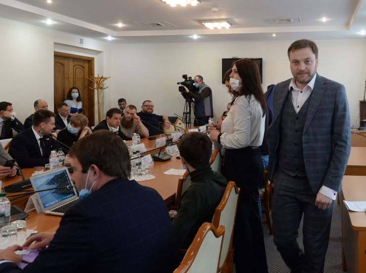 Позачергове засідання Комітету Верховної Ради України з питань правоохоронної діяльності щодо ситуації, яка сталася в Кагарлицькому відділі поліції в ніч з 23 на 24 травня 2020 року. На засідання буде запрошено керівництво Національної поліції України та Державного бюро розслідувань. Голова Комітету Верховної Ради України з питань правоохоронної діяльності Денис Монастирський