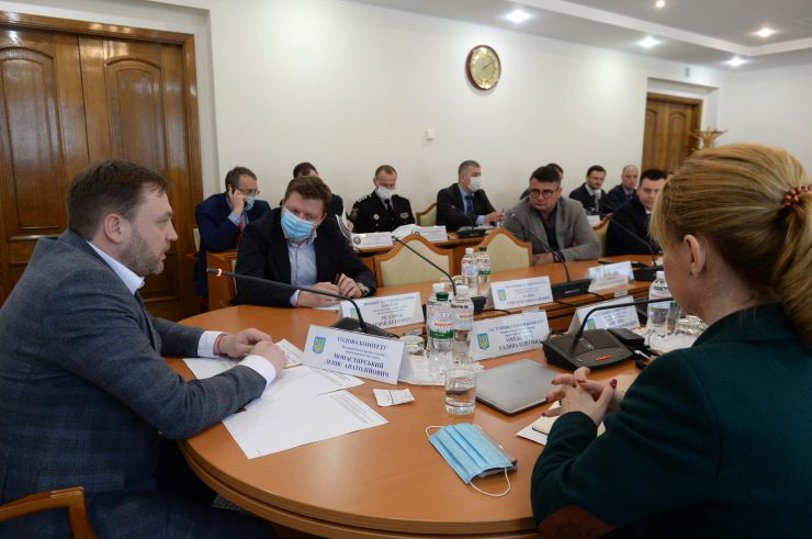 Позачергове засідання Комітету Верховної Ради України з питань правоохоронної діяльності щодо ситуації, яка сталася в Кагарлицькому відділі поліції в ніч з 23 на 24 травня 2020 року. На засідання буде запрошено керівництво Національної поліції України та Державного бюро розслідувань. Голова Комітету Верховної Ради України з питань правоохоронної діяльності Денис Монастирський