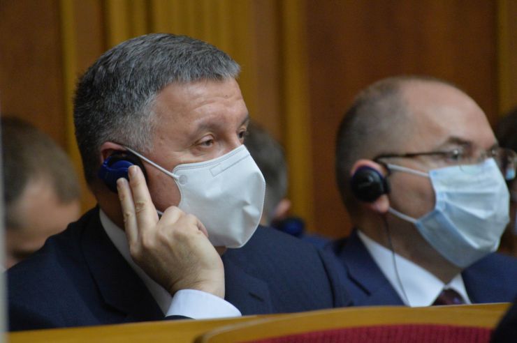 
Ранкове пленарне засідання Верховної Ради України.
   
Голова Верховної Ради України Дмитро Разумков відкрив ранкове засідання. 
Головуючий нагадав, що завтра 6 червня у нашій державі відзначається День журналіста. 

Головуючий нагадав, що у п’ятницю проводиться «година запитань до Уряду». 
У засіданні Верховної Ради беруть участь Прем’єр-міністр України Денис Шмигаль та члени Кабінету Міністрів.

Головуючий надав слово для доповіді Міністру внутрішніх справ Арсену Авакову. 
У своєму виступі Міністр внутрішніх справ поінформував про резонансні кримінальні події в країні останніх днів. На початку виступу він акцентував увагу на фактах замість «пліток та інсинуацій, якими певні політичні сили намагаються заповнити інформаційний простір».
