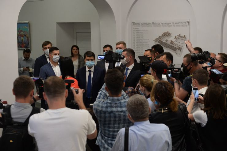 Робоча поїздка  Голови Верховної Ради України Дмитра РАЗУМКОВА до Закарпатської області.
м. Мукачево. 
Урочисте відкриття оновленого комунального закладу «Палац культури і мистецтв» 
