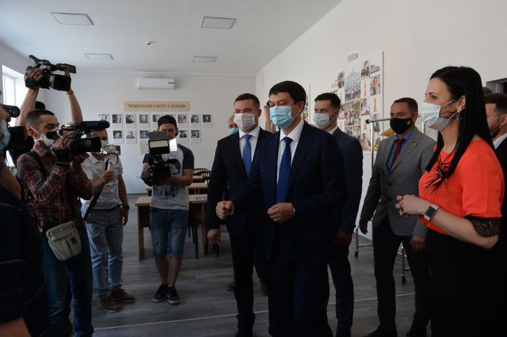 Робоча поїздка  Голови Верховної Ради України Дмитра РАЗУМКОВА до Закарпатської області.
м. Мукачево. 
Урочисте відкриття оновленого комунального закладу «Палац культури і мистецтв» 
