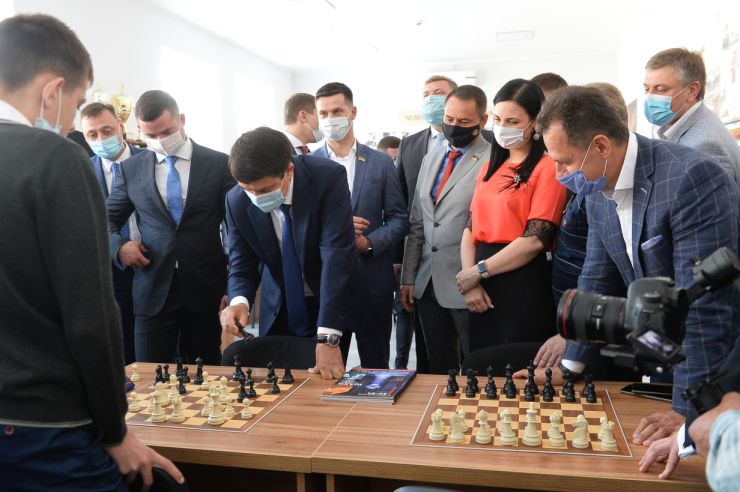 Робоча поїздка  Голови Верховної Ради України Дмитра РАЗУМКОВА до Закарпатської області.
м. Мукачево. 
Урочисте відкриття оновленого комунального закладу «Палац культури і мистецтв» 
