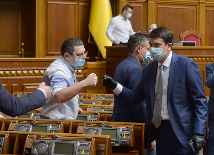
Ранкове пленарне засідання Верховної Ради України

Народні депутати продовжили розгляд у першому читанні проекту Закону про внесення змін до деяких законодавчих актів України щодо запровадження на ринку природного газу обліку та розрахунків за обсягом газу в одиницях енергії №2553.
Головуючий нагадав, що законопроект обговорено і залишилося лише голосування.
281 голосом законопроект прийнято за основу.
Верховна Рада 334 голосами «за» прийняла у другому читанні і в цілому проекту Закону про внесення змін до Закону України 