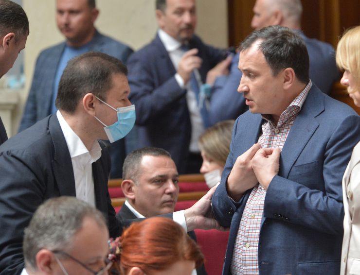 Пленарне засідання Верховної Ради України.

Голова Верховної Ради України Дмитро Разумков відкрив ранкове засідання. 
Під час виступу народного депутата Соломії Бобровської на її пропозицію народні депутати хвилиною мовчання вшанували пам’ять активістки Катерини Гандзюк.

Народні депутати приступили до розгляду питань порядку денного. 
Вони розглядають правки до підготовленого до другого читання проекту Закону про внесення змін до Земельного кодексу України та інших законодавчих актів щодо планування використання земель №2280. 
320 голосами «за» народні депутати за наслідками розгляду прийняли законопроект у другому читанні і в цілому.

Заслухавши та обговоривши звіт Тимчасової слідчої комісії Верховної Ради України для проведення розслідування відомостей щодо нападів на Катерину Гандзюк та інших громадських активістів, Верховна Рада України 307 голосами «за» прийняла Постанову №3634, якою Звіт ТСК взяла до відома. Олег Бондаренко Микола Сольський СН 
