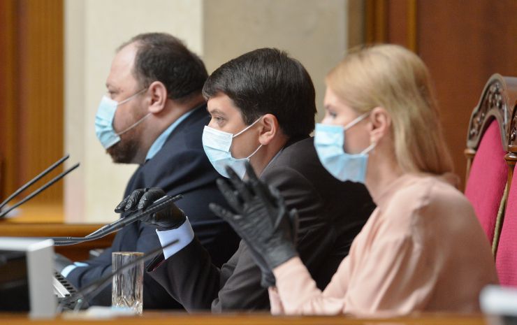 Пленарне засідання Верховної Ради України.

Голова Верховної Ради України Дмитро Разумков відкрив ранкове засідання. 
Під час виступу народного депутата Соломії Бобровської на її пропозицію народні депутати хвилиною мовчання вшанували пам’ять активістки Катерини Гандзюк.

Народні депутати приступили до розгляду питань порядку денного. 
Вони розглядають правки до підготовленого до другого читання проекту Закону про внесення змін до Земельного кодексу України та інших законодавчих актів щодо планування використання земель №2280. 
320 голосами «за» народні депутати за наслідками розгляду прийняли законопроект у другому читанні і в цілому.

Заслухавши та обговоривши звіт Тимчасової слідчої комісії Верховної Ради України для проведення розслідування відомостей щодо нападів на Катерину Гандзюк та інших громадських активістів, Верховна Рада України 307 голосами «за» прийняла Постанову №3634, якою Звіт ТСК взяла до відома.
Стефанчук, Разумков, Кондратюк
