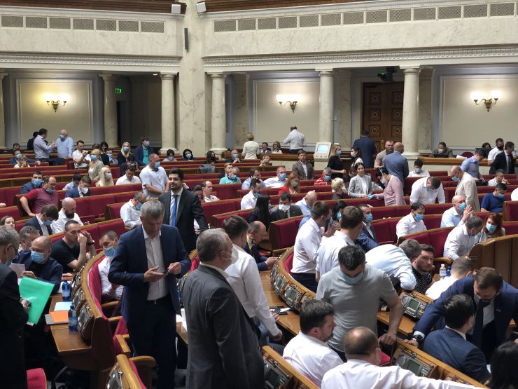 Ранкове пленарне засідання Верховної Ради України.

Голова Верховної Ради України Дмитро Разумков відкрив ранкове засідання. 

Головуючий нагадав, що до повноважень Верховної Ради належить розгляд та прийняття рішення щодо схвалення Програми діяльності Кабінету Міністрів. 

Головуючий поінформував про порядок розгляду питання і надав слово для виступу Прем'єр-міністру України Денис Шмигалю, який представив Програму діяльності Кабінету Міністрів України.

