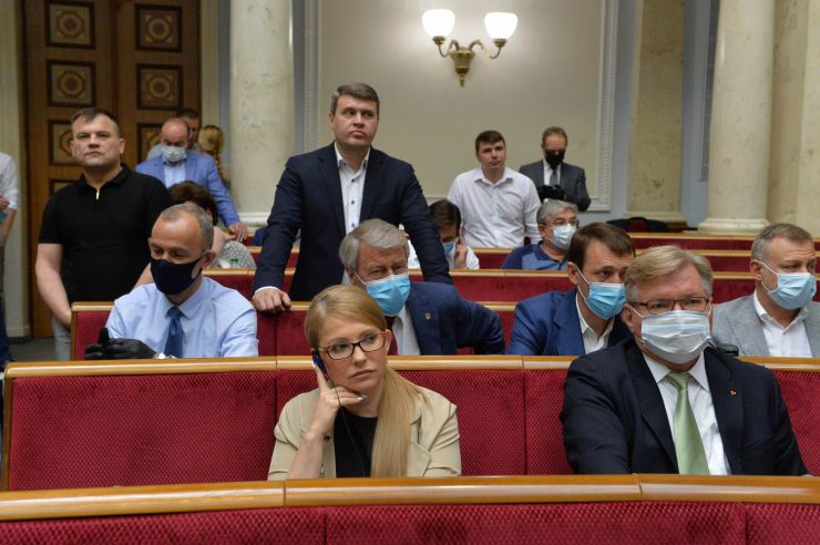 Голова Верховної Ради України Дмитро Разумков відкрив ранкове засідання. 
Головуючий нагадав, що до повноважень Верховної Ради належить розгляд та прийняття рішення щодо схвалення Програми діяльності Кабінету Міністрів. 
Головуючий поінформував про порядок розгляду питання і надав слово для виступу Прем'єр-міністру України Денис Шмигалю, який представив Програму діяльності Кабінету Міністрів України.
За результатами обговорення головуючий поставив на голосування проект Постанови про Програму діяльності Кабінету Міністрів України. Народні депутати не підтримали проект Постанови («за» - 207 голосів).
Тимошенко
