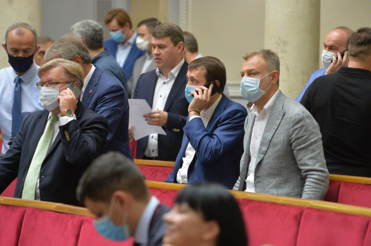 Голова Верховної Ради України Дмитро Разумков відкрив ранкове засідання. 
Головуючий нагадав, що до повноважень Верховної Ради належить розгляд та прийняття рішення щодо схвалення Програми діяльності Кабінету Міністрів. 
Головуючий поінформував про порядок розгляду питання і надав слово для виступу Прем'єр-міністру України Денис Шмигалю, який представив Програму діяльності Кабінету Міністрів України.
За результатами обговорення головуючий поставив на голосування проект Постанови про Програму діяльності Кабінету Міністрів України. Народні депутати не підтримали проект Постанови («за» - 207 голосів).
