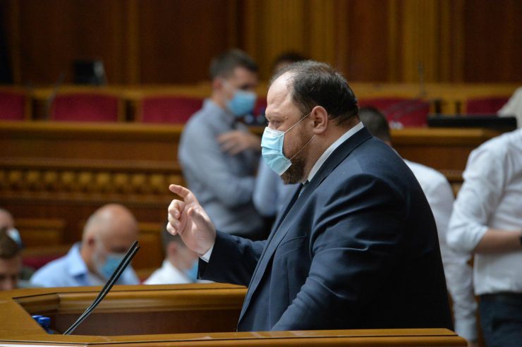 Пленарне засідання Верховної Ради України.

Проект Закону про народовладдя через всеукраїнський референдум №3612 доповідає Представник Президента України у Верховній Раді Руслан Стефанчук. 
Доповідач зазначив, що цей проект підготовлений Робочою групою з питань розробки законопроектів у сфері народовладдя за участю народних депутатів України, представників міністерств, громадських організацій та незалежних експертів. 
Проект Закону про всеукраїнський референдум №2182 доповіла народний депутат Юлія Тимошенко.
