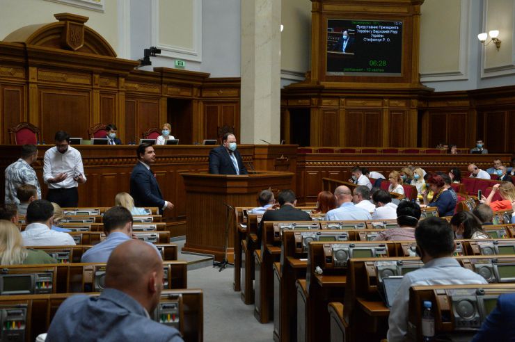 Пленарне засідання Верховної Ради України.

Проект Закону про народовладдя через всеукраїнський референдум №3612 доповідає Представник Президента України у Верховній Раді Руслан Стефанчук. 
Доповідач зазначив, що цей проект підготовлений Робочою групою з питань розробки законопроектів у сфері народовладдя за участю народних депутатів України, представників міністерств, громадських організацій та незалежних експертів. 
Проект Закону про всеукраїнський референдум №2182 доповіла народний депутат Юлія Тимошенко.
