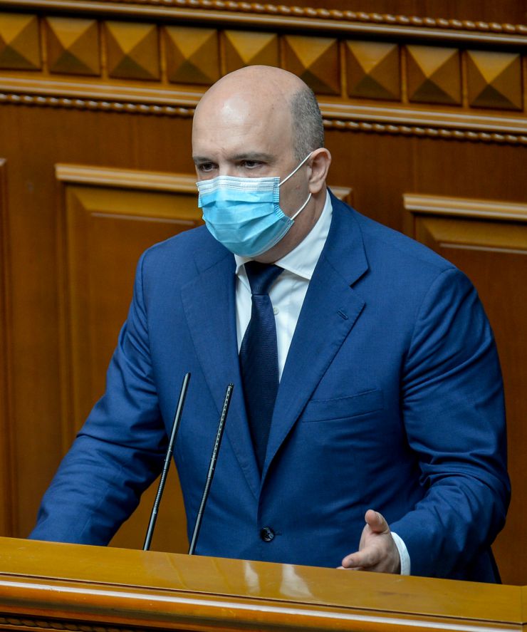 Ранкове пленарне засідання Верховної Ради України

Голова Верховної Ради України Дмитро Разумков відкрив ранкове засідання.
Головуючий нагадав, що у п’ятницю проводиться «година запитань до Уряду». 
У засіданні Верховної Ради беруть участь Прем’єр-міністр України Денис Шмигаль та члени Кабінету Міністрів.
Головуючий надав слово для доповіді Міністру фінансів Сергію Марченку, який доповів про використання коштів Державного бюджету на заходи з протидії поширенню коронавірусу в Україні.
Виконуюча обов’язки Міністра освіти Любомира Мандзій доповідає про організацію та проведення зовнішнього незалежного оцінювання в Україні у 2020 році.

Головуючий повідомив, що Прем’єр-міністр Денис Шмигаль вніс до Верховної Ради подання на призначення Абрамовського Р. Р. Міністром захисту довкілля та природних ресурсів України.
Головуючий поставив на голосування проект Постанови №3586 про призначення Абрамовського Р.Р. Міністром захисту довкілля та природних ресурсів України. 
264 голосами «за» проект Постанови було прийнято. 
Роман Абрамовський склав присягу члена Кабінету Міністрів.
