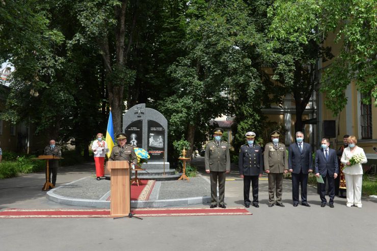 У Києві урочисто відкрили пам’ятник військовим медикам у найстарішому державному медичному закладі України - Національному військово-медичному клінічному центрі 