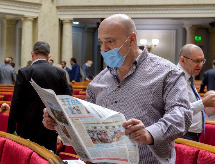 Ранкове пленарне засідання Верховної Ради України.

Голова Верховної Ради України Дмитро Разумков відкрив ранкове засідання. 
Дмитро Разумков надав слово Заступнику Голови Верховної Ради Олені Кондратюк. У своєму виступі Олена Кондратюк привернула увагу до «хвилі неповаги, дискримінації, приниження, сексизму, мови ненависті», які спостерігаються останнім часом.
Народні депутати продовжують розглядати правки до проект Закону про державне регулювання діяльності щодо організації та проведення азартних ігор № 2285-д.
Копиленко
