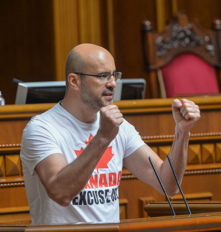 Ранкове пленарне засідання Верховної Ради України.

Голова Верховної Ради України Дмитро Разумков відкрив ранкове засідання. 
Дмитро Разумков надав слово Заступнику Голови Верховної Ради Олені Кондратюк. У своєму виступі Олена Кондратюк привернула увагу до «хвилі неповаги, дискримінації, приниження, сексизму, мови ненависті», які спостерігаються останнім часом.
Народні депутати продовжують розглядати правки до проект Закону про державне регулювання діяльності щодо організації та проведення азартних ігор № 2285-д.
Рудик
