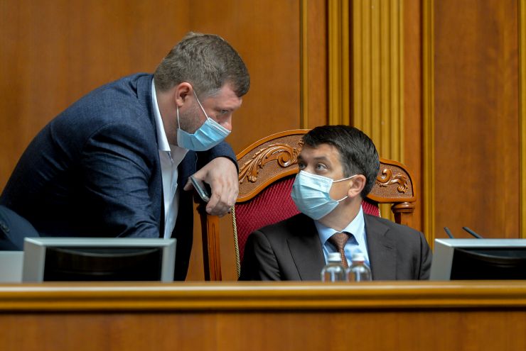 Ранкове пленарне засідання Верховної Ради України.

Голова Верховної Ради України Дмитро Разумков відкрив ранкове засідання. 
Дмитро Разумков надав слово Заступнику Голови Верховної Ради Олені Кондратюк. У своєму виступі Олена Кондратюк привернула увагу до «хвилі неповаги, дискримінації, приниження, сексизму, мови ненависті», які спостерігаються останнім часом.
Народні депутати продовжують розглядати правки до проект Закону про державне регулювання діяльності щодо організації та проведення азартних ігор № 2285-д.
