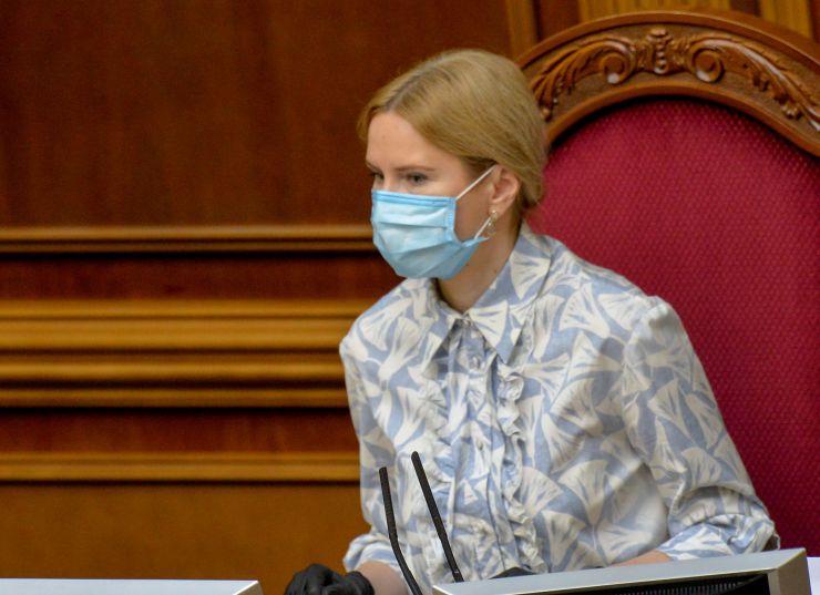 Ранкове пленарне засідання Верховної Ради України.

Голова Верховної Ради України Дмитро Разумков відкрив ранкове засідання. 
Дмитро Разумков надав слово Заступнику Голови Верховної Ради Олені Кондратюк. У своєму виступі Олена Кондратюк привернула увагу до «хвилі неповаги, дискримінації, приниження, сексизму, мови ненависті», які спостерігаються останнім часом.
Народні депутати продовжують розглядати правки до проект Закону про державне регулювання діяльності щодо організації та проведення азартних ігор № 2285-д.
