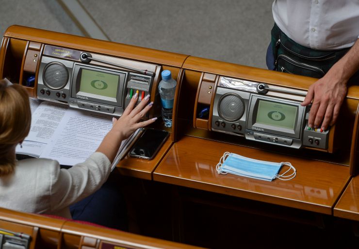Ранкове пленарне засідання Верховної Ради України.

Голова Верховної Ради України Дмитро Разумков відкрив ранкове засідання. 
Головуючий також оголосив про створення у Верховній Раді міжфракційного депутатського об’єднання 