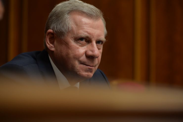 Позачергове пленарне засідання Верховної Ради України
Я. Смолія звільнено з посади голови Нацбанку
Голова Верховної Ради України Дмитро Разумков відкрив позачергове пленарне засідання, скликане на вимогу 160 народних депутатів. 
Головуючий оголосив до розгляду перше питання - проект Закону про внесення змін до Закону України 
