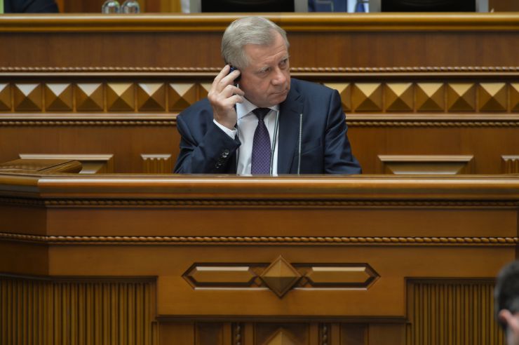 Позачергове пленарне засідання Верховної Ради України
Я. Смолія звільнено з посади голови Нацбанку
Голова Верховної Ради України Дмитро Разумков відкрив позачергове пленарне засідання, скликане на вимогу 160 народних депутатів. 
Головуючий оголосив до розгляду перше питання - проект Закону про внесення змін до Закону України 