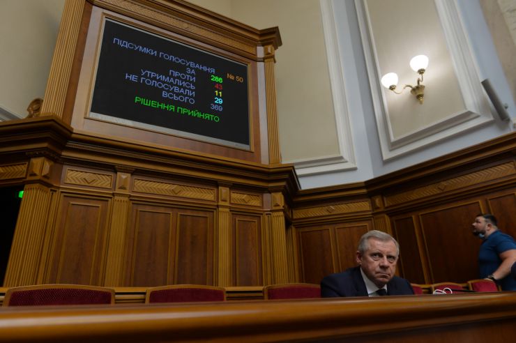Позачергове пленарне засідання Верховної Ради України
Я. Смолія звільнено з посади голови Нацбанку
Голова Верховної Ради України Дмитро Разумков відкрив позачергове пленарне засідання, скликане на вимогу 160 народних депутатів. 
Головуючий оголосив до розгляду перше питання - проект Закону про внесення змін до Закону України 
