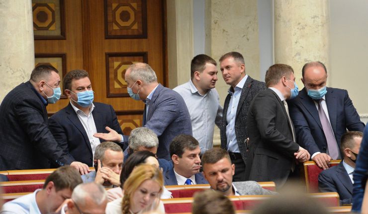 Позачергове пленарне засідання Верховної Ради України.

Голова Верховної Ради України Дмитро Разумков відкрив позачергове пленарне засідання, скликане на вимогу Президента України. 
Із заявою від двох фракцій виступив народний депутат Роман Лозинський.
За його пропозицією народні депутати хвилиною мовчання вшанували пам’ять молодшого лейтенанта Тараса Матвіїва, який загинув на Донбасі.
Прийнято Закон 
