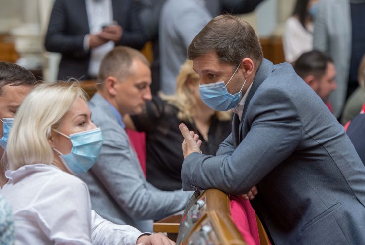 Ранкове пленарне засідання Верховної Ради України.

Голова Верховної Ради України Дмитро Разумков відкрив ранкове засідання. 
Дмитро Разумков зазначив, що сьогодні Україна відзначає День українського миротворця.
Прийнято Постанову «Про календарний план проведення четвертої сесії Верховної Ради України дев'ятого скликання». Василь Мокан, Олена Вінтоляк (сн)
