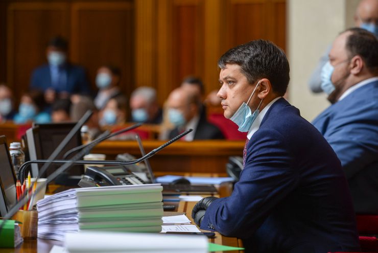 Ранкове пленарне засідання Верховної Ради України.

Голова Верховної Ради України Дмитро Разумков відкрив ранкове засідання. 
Головуючий повідомив, що у засіданні Верховної Ради беруть участь Прем’єр-міністр України Денис Шмигаль та члени Кабінету Міністрів. 
За пропозицією депутатських фракцій і груп члени Кабінету Міністрів будуть відповідати на запитання про стан безпекового середовища довкола України та організацію проведення осіннього призову до Збройних Сил України.
Головуючий надав слово для доповіді Міністру оборони Андрію Тарану.
