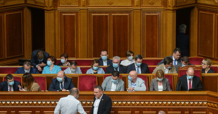 Ранкове пленарне засідання Верховної Ради України.

Голова Верховної Ради України Дмитро Разумков відкрив ранкове засідання. 
Головуючий повідомив, що у засіданні Верховної Ради беруть участь Прем’єр-міністр України Денис Шмигаль та члени Кабінету Міністрів. 
За пропозицією депутатських фракцій і груп члени Кабінету Міністрів будуть відповідати на запитання про стан безпекового середовища довкола України та організацію проведення осіннього призову до Збройних Сил України.
Головуючий надав слово для доповіді Міністру оборони Андрію Тарану.
