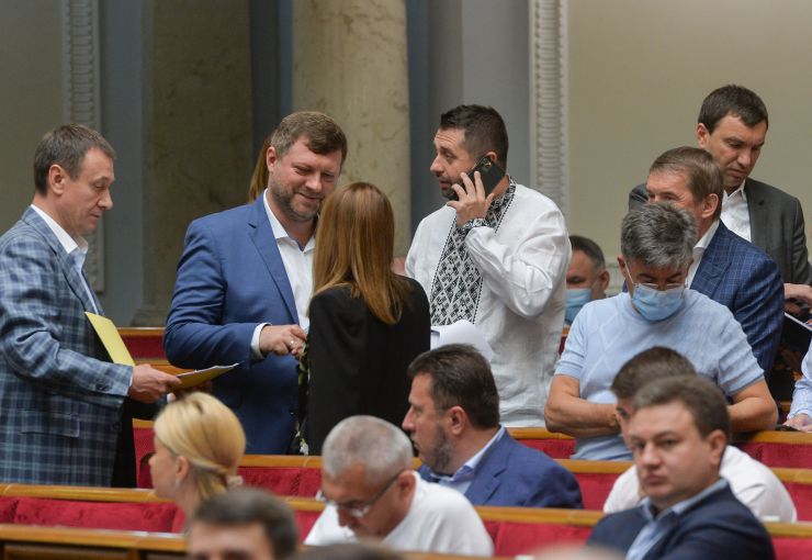 Ранкове пленарне засідання Верховної Ради України.

Голова Верховної Ради України Дмитро Разумков відкрив ранкове засідання. 
Головуючий повідомив, що у засіданні Верховної Ради беруть участь Прем’єр-міністр України Денис Шмигаль та члени Кабінету Міністрів. 
За пропозицією депутатських фракцій і груп члени Кабінету Міністрів будуть відповідати на запитання про стан безпекового середовища довкола України та організацію проведення осіннього призову до Збройних Сил України.
Головуючий надав слово для доповіді Міністру оборони Андрію Тарану.
Пинзеник, Корнієнко, Арахамія
