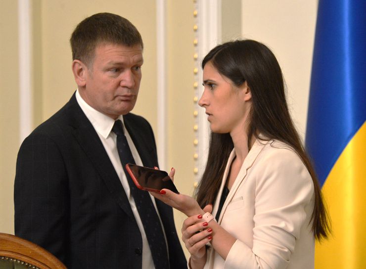 Засідання Тимчасової спеціальної комісії Верховної Ради України з питань захисту прав інвесторів. Народні депутати розглянули отримані ТСК скарги від представників бізнесу, а також обговорили пропозиції внесення змін до законодавства. Галина Янченко Роберт Горват