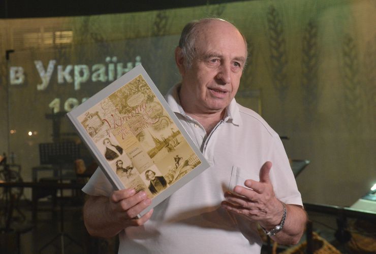 Презентація проєкту «Боротьба за свідомість» за участі УІНП, Архіву СБУ, Міністерства культури та інформаційної політики України. Передача рідкісних книг до 200 бібліотек України. Національний музей Голодомору-геноциду та Інститут дослідження Голодомору реалізують освітньо-патріотичний проєкт «Боротьба за свідомість».  Володимир Сергійчук - директор Центру українознавства КНУ ім. Т.Шевченка