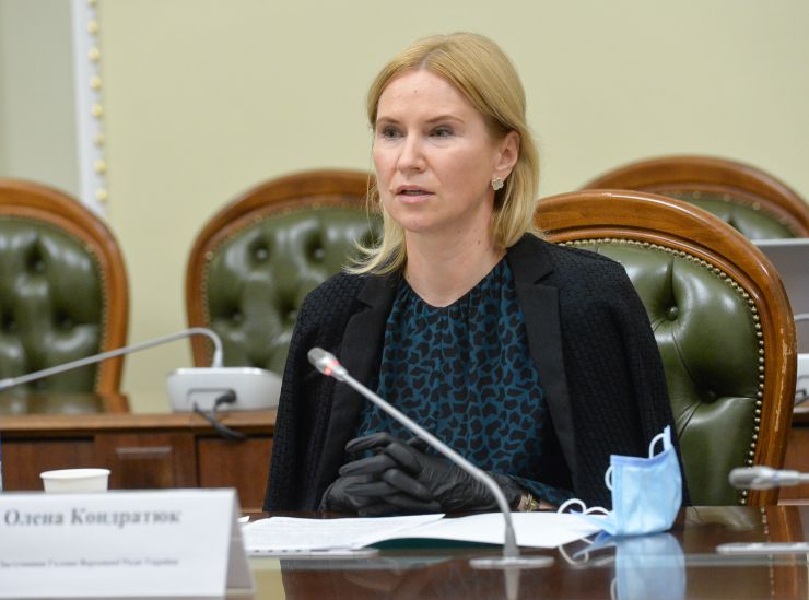 Голова Верховної Ради України Дмитро Разумковт та керівництво пардламенту провели зустріч з представниками Всеукраїнської Ради Церков і релігійних організацій.

«Символічно, що важливі питання обговорюємо у визначний для нашої історії день – 1032-у річницю Хрещення Київської Русі-України», - зазначив Дмитро Разумков. 

Голова Парламенту подякував представникам Ради Церков за підтримку, яку сьогодні надає церква державі в боротьбі за мир, повернення територій та відновлення територіальної цілісності України.

Голова Верховної Ради України звернув увагу на важливість пошуку діалогу в дискусійних питаннях.
Головуючий у Всеукраїнській Раді Церков і релігійних організацій, Предстоятель Православної Церкви України Епіфаній привітав із 1032-ою річницею хрещення Київської Русі-України та подякував керівництву Верховної Ради України за відкритість, готовність до діалогу та співпраці.
Кондратюк
