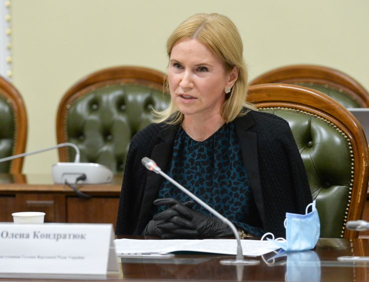 Голова Верховної Ради України Дмитро Разумковт та керівництво пардламенту провели зустріч з представниками Всеукраїнської Ради Церков і релігійних організацій.

«Символічно, що важливі питання обговорюємо у визначний для нашої історії день – 1032-у річницю Хрещення Київської Русі-України», - зазначив Дмитро Разумков. 

Голова Парламенту подякував представникам Ради Церков за підтримку, яку сьогодні надає церква державі в боротьбі за мир, повернення територій та відновлення територіальної цілісності України.

Голова Верховної Ради України звернув увагу на важливість пошуку діалогу в дискусійних питаннях.
Головуючий у Всеукраїнській Раді Церков і релігійних організацій, Предстоятель Православної Церкви України Епіфаній привітав із 1032-ою річницею хрещення Київської Русі-України та подякував керівництву Верховної Ради України за відкритість, готовність до діалогу та співпраці.
Кондратюк
