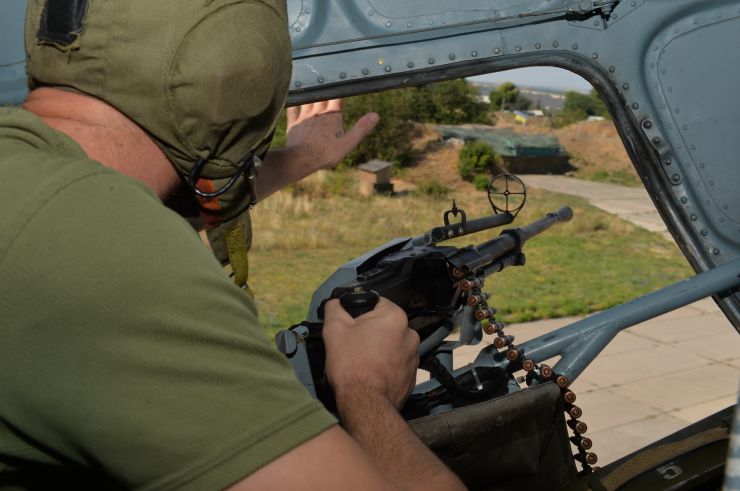 Робоча поїздка  Голови Верховної Ради України Дмитра РАЗУМКОВА 
до Донецької і Луганської областей.

Переїзд до військової частини А 0135-II м. Часів Яр. 
Спілкування з командуванням ООС, керівниками Донецької та Луганської обласної військово-цивільної адміністрації та представниками правоохоронних органів.