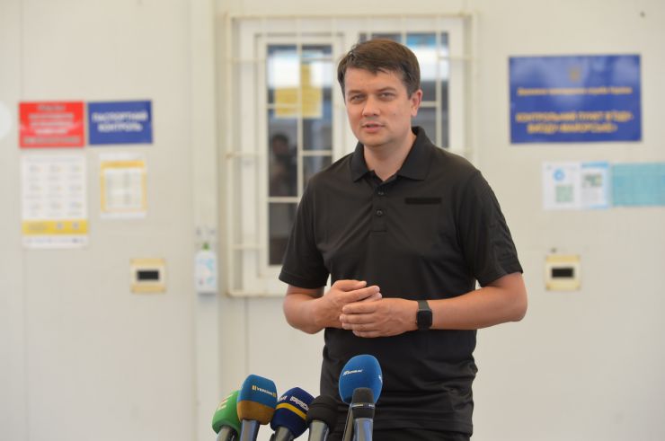 Робоча поїздка Голови Верховної Ради України Дмитра РАЗУМКОВА 
до Донецької і Луганської областей.

Огляд КПВВ 