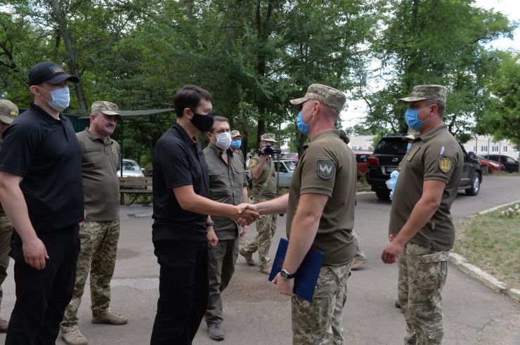 Робоча поїздка  Голови Верховної Ради України Дмитра РАЗУМКОВА 
до Донецької і Луганської областей

м. Сєвєродонецьк Луганської області.
Переїзд до 59-го військового мобільного госпіталю (м. Сєвєродонецьк, вул. Сметаніна, 5с).
Ознайомлення з роботою госпіталю.
Спілкування з бійцями, які перебувають на лікуванні, та медичними працівниками.
Вручення відзнак.
