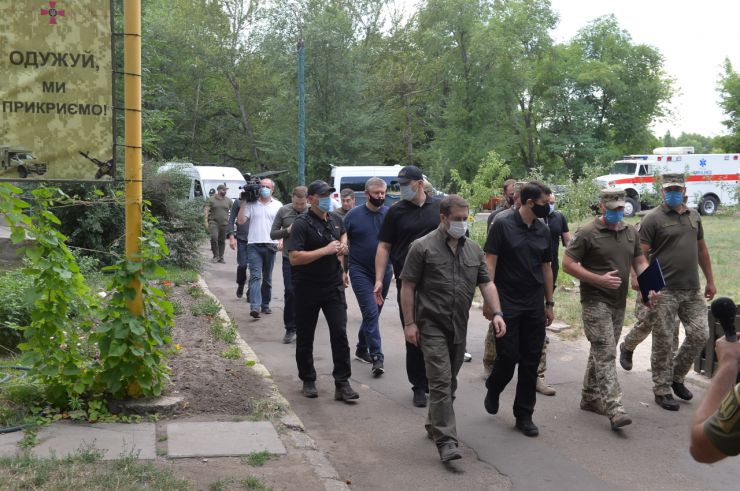 Робоча поїздка  Голови Верховної Ради України Дмитра РАЗУМКОВА 
до Донецької і Луганської областей

м. Сєвєродонецьк Луганської області.
Переїзд до 59-го військового мобільного госпіталю (м. Сєвєродонецьк, вул. Сметаніна, 5с).
Ознайомлення з роботою госпіталю.
Спілкування з бійцями, які перебувають на лікуванні, та медичними працівниками.
Вручення відзнак.
