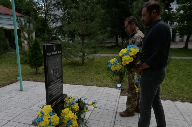Робоча поїздка  Голови Верховної Ради України Дмитра РАЗУМКОВА 
до Донецької і Луганської областей

м. Сєвєродонецьк Луганської області.
Переїзд до 59-го військового мобільного госпіталю (м. Сєвєродонецьк, вул. Сметаніна, 5с).
Ознайомлення з роботою госпіталю.
Спілкування з бійцями, які перебувають на лікуванні, та медичними працівниками.
Вручення відзнак.

