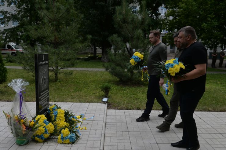 Робоча поїздка  Голови Верховної Ради України Дмитра РАЗУМКОВА 
до Донецької і Луганської областей

м. Сєвєродонецьк Луганської області.
Переїзд до 59-го військового мобільного госпіталю (м. Сєвєродонецьк, вул. Сметаніна, 5с).
Ознайомлення з роботою госпіталю.
Спілкування з бійцями, які перебувають на лікуванні, та медичними працівниками.
Вручення відзнак.
