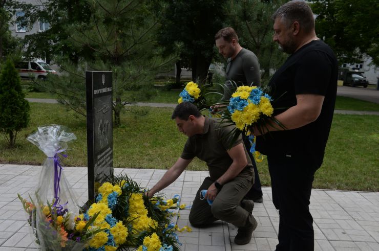 Робоча поїздка  Голови Верховної Ради України Дмитра РАЗУМКОВА 
до Донецької і Луганської областей

м. Сєвєродонецьк Луганської області.
Переїзд до 59-го військового мобільного госпіталю (м. Сєвєродонецьк, вул. Сметаніна, 5с).
Ознайомлення з роботою госпіталю.
Спілкування з бійцями, які перебувають на лікуванні, та медичними працівниками.
Вручення відзнак.
