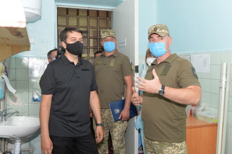 Робоча поїздка  Голови Верховної Ради України Дмитра РАЗУМКОВА 
до Донецької і Луганської областей

м. Сєвєродонецьк Луганської області.
Переїзд до 59-го військового мобільного госпіталю (м. Сєвєродонецьк, вул. Сметаніна, 5с).
Ознайомлення з роботою госпіталю.
Спілкування з бійцями, які перебувають на лікуванні, та медичними працівниками.
Вручення відзнак.
