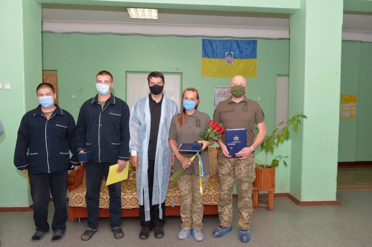 Робоча поїздка  Голови Верховної Ради України Дмитра РАЗУМКОВА 
до Донецької і Луганської областей

м. Сєвєродонецьк Луганської області.
Переїзд до 59-го військового мобільного госпіталю (м. Сєвєродонецьк, вул. Сметаніна, 5с).
Ознайомлення з роботою госпіталю.
Спілкування з бійцями, які перебувають на лікуванні, та медичними працівниками.
Вручення відзнак.
